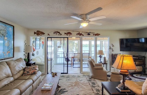 Welaka Condo | Dockside Vacation in Welaka