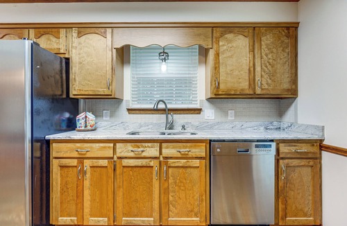 Semmes House | Dog-Friendly Alabama Retreat w/Patio & Fire Pit!