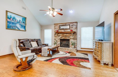 Semmes House | Dog-Friendly Alabama Retreat w/Patio & Fire Pit!