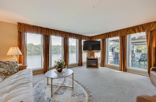 Jonesville House | Dog-Friendly Home on Black River Lake w/Boat Dock