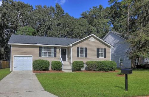 Whitemarsh Island House | Dog Friendly Island Retreat Close to City and Beach