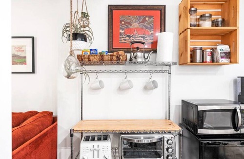 Ormewood Park Apartment | Dog Friendly Private Entrance Basement Apartment in Grant Park