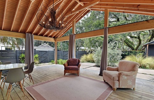 Saint Simons Heights House | Dog Friendly Walk to BBQ & Tacos St. Simons Vacation Rental