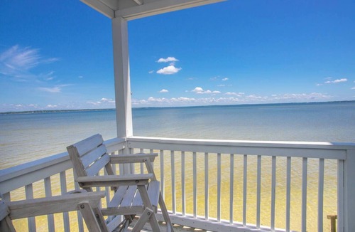 Innerarity Townhomes House | Dolphin Watch: Lovely Waterfront Unit with Kayaks!