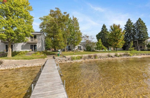 Lake City Apartment | Double Bed Room in Heart of Lake City