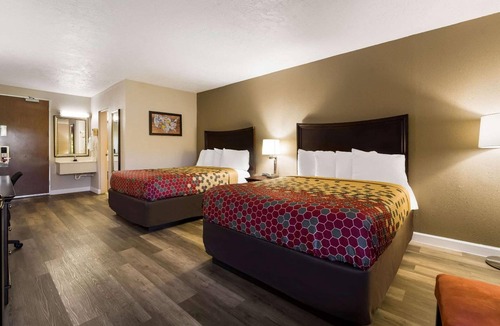 Perry Hotel | Double Bed Room near Go Fish Education Center | Free Breakfast & Onsite Parking