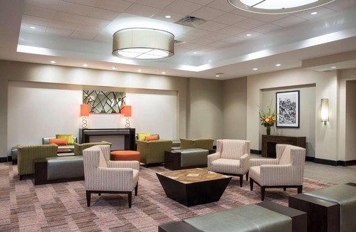 East Paris Hotel | DoubleTree by Hilton Hotel Grand Rapids Airport