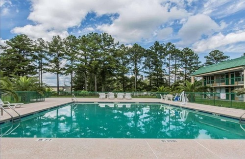 Douglas Apartment | Douglas GA|King Bed|Smoking