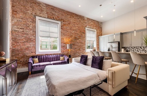 Arts/Warehouse District Condo | DOWNTOWN 2BR Walk to Superdome,Parade French Quarter