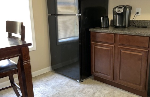 East of Broadway Apartment | Downtown apartment with free parking