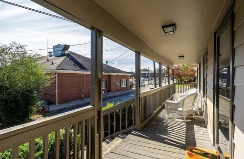 Ellijay House | Downtown Bungalow by Mountain Oasis | Walking Distance to Downtown Square