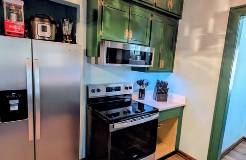 Foley House | Downtown Foley Fairytale Cottage – Sleeps 14, Hot Tub, Near Beaches