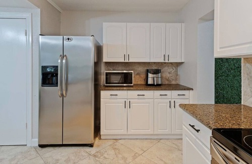 Lake Eola Heights House | Downtown Gem w/Jacuzzi + Basketball + Games!
