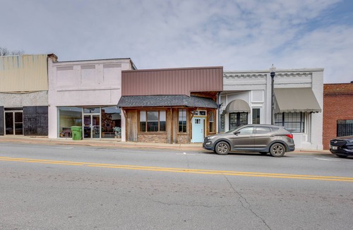 Lineville Apartment | Downtown Lineville Vacation Rental ~ 10 Mi to Lake