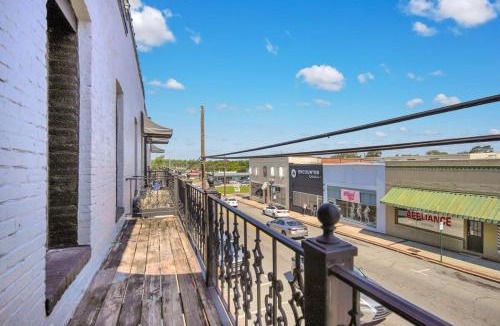 Statesboro Apartment | Downtown Loft - Above Bull & Barrel & Close to Georgia Southern