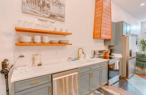 Central Business District House | Downtown Mobile Pets Ok Walkable Secure Parking