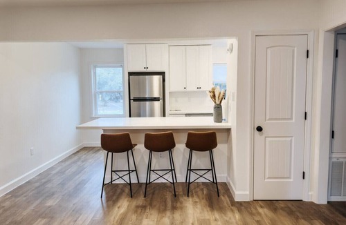 Biloxi Condo | Downtown Ocean Springs: Pool & Beach
