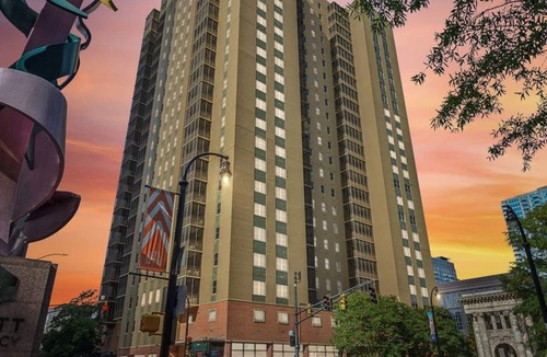Downtown Atlanta Condo | Downtown retreat on iconic Peachtree w/balcony