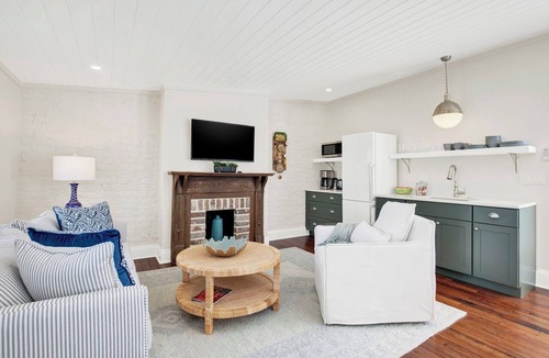 Historic Downtown Savannah Apartment | Downtown Savannah Studio Carriage House – Walk Everywhere
