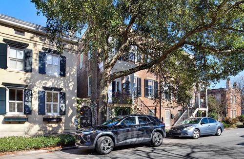 Historic Downtown Savannah Apartment | Downtown Savannah Studio Carriage House – Walk Everywhere