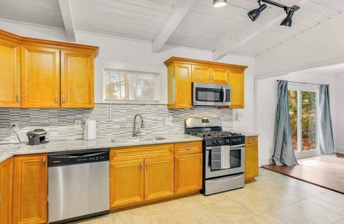 Buford Highway House | Drew Valley Villa Stay