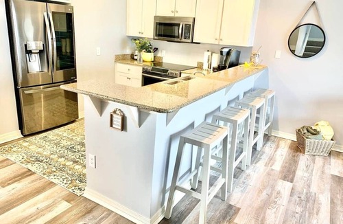 Innerarity Townhomes House | Drift Away - Waterfront End Unit with 2 Kayaks