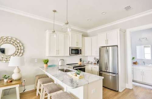 Gulf Shores Cottage | Driftwood Haus - Steps to Beach - 7 Separate Beds - Pet Friendly - Pool - Grill