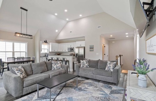 Winchester Apartment | Dry Jack Tim-Hot Tub, Water Views, Marina