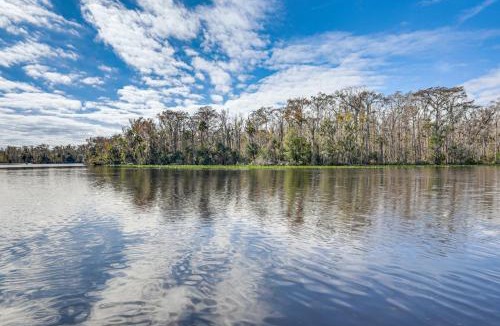 Satsuma House | 'Dunns Creek Lodge' - Private Boat Ramp!
