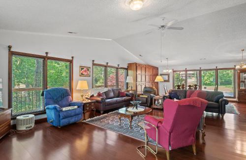 Jasper House | Duskin Point Retreat - Near Duskin Point Marina