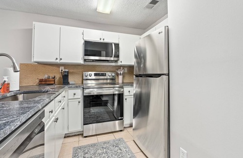Pickwood Condo | Eagle's Escape ~ Cozy 2-Bedroom Condo in Welcoming Auburn