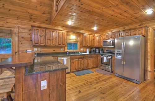 Blue Ridge Cabin | Eagles Landing - Gas fireplace, log-cabin feel, close to Blue Ridge, hot tub