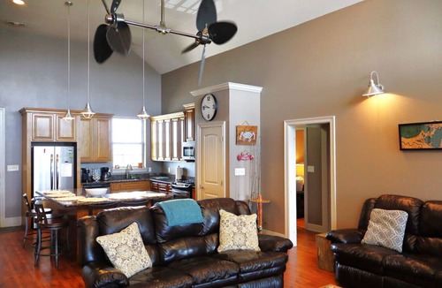 Lake Catherine House | East Camptons-Lakehouse And Pool