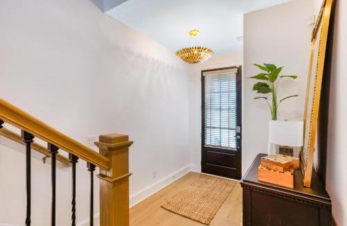 Hitch Village - Fred Wessels Homes House | East River Manor by Lucky Savannah