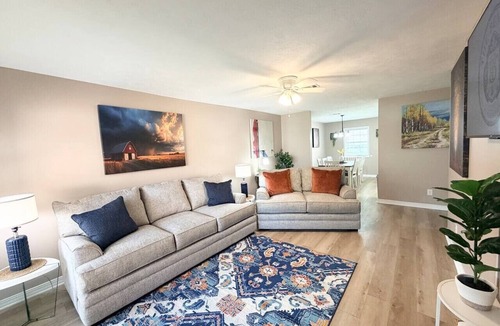 Hammond Apartment | Eastgate 20B Beautiful Apartment