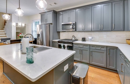 Decatur House | Easy I-20 Access: Family Escape w/Deck in Decatur
