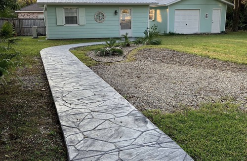 Biloxi Cottage | Easy walk to downtown restaurants and half a mile to the beach!