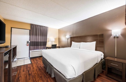 Columbus Hotel | Econo Lodge Columbus near Airport