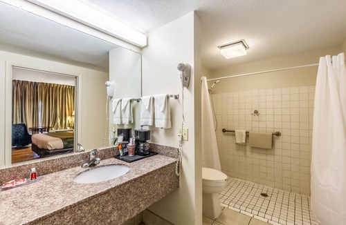 Lake City Hotel | Econo Lodge Lake City-North