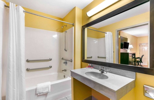 Northport Hotel | Econo Lodge Northport - Tuscaloosa North