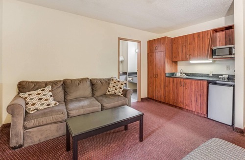 Whitehall Hotel | Econo Lodge Whitehall near Michigan's Adventure