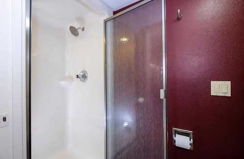 Palm Coast Hotel | Economical Stay Near Flagler Beach w/Free Parking