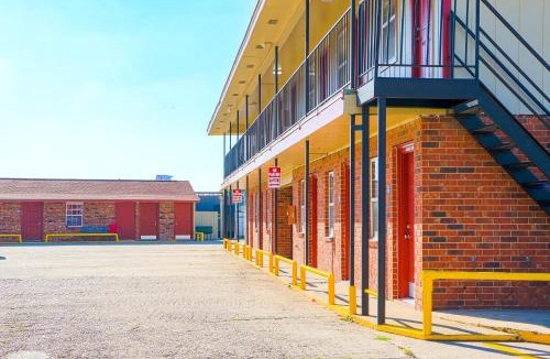 Lockport Hotel | Economy Inn By OYO Lockport near Houma
