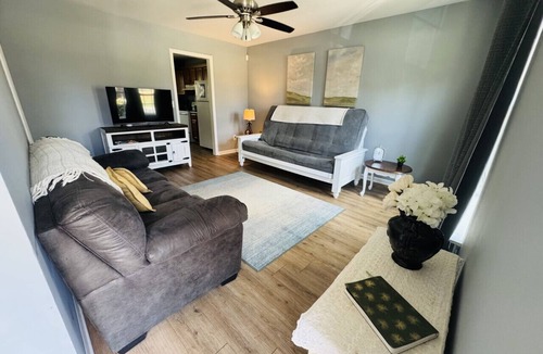 Auburn House | Economy Stay in West Auburn