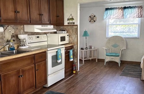 Satsuma Cottage | Egret's Landing .A great little cottage for relaxing and fishing on Dunn's Creek