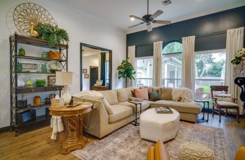 Highlands - Perkins House | Elegant Baton Rouge Home w/Yard ~ 3 Mi to LSU!