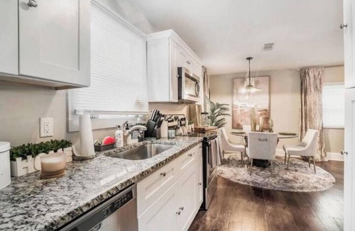 Scottdale House | Elegant Home mins from midtown Atlanta - Sleeps 6