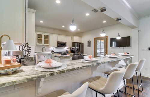 Ono Island House | Elegant Home w/Outdoor Kitchen in Robertsdale