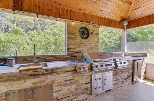 Ono Island House | Elegant Home w/Outdoor Kitchen in Robertsdale