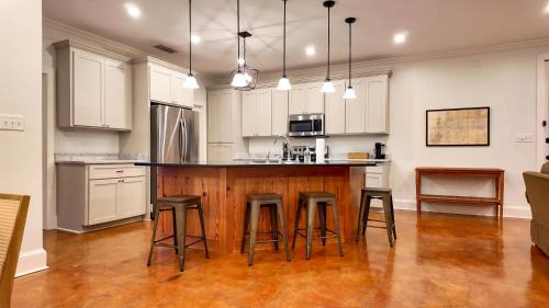 Thomasville Apartment | Elegant Loft Located Right On Broad Street